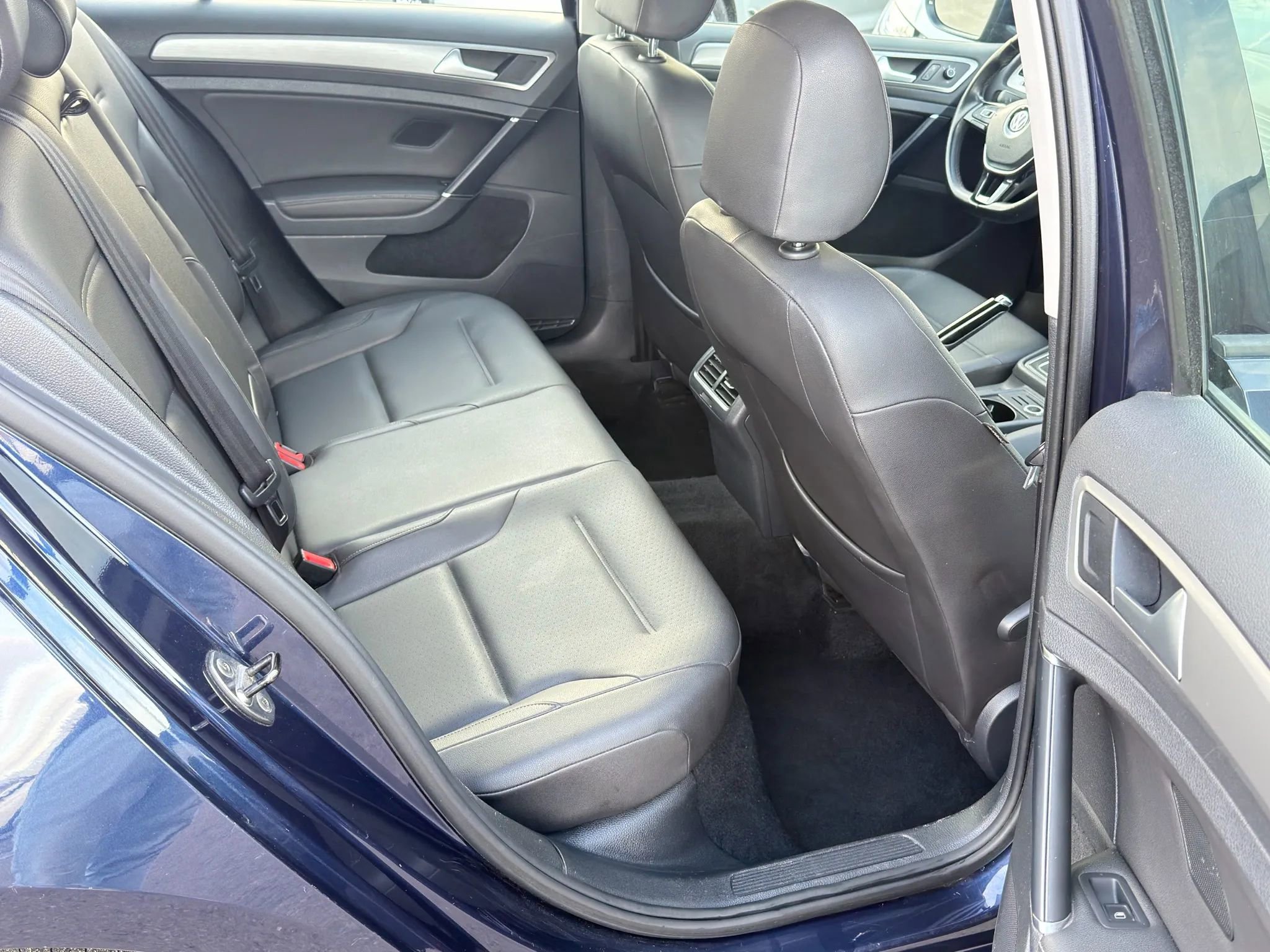 Used 2015 Volkswagen Golf S image 14