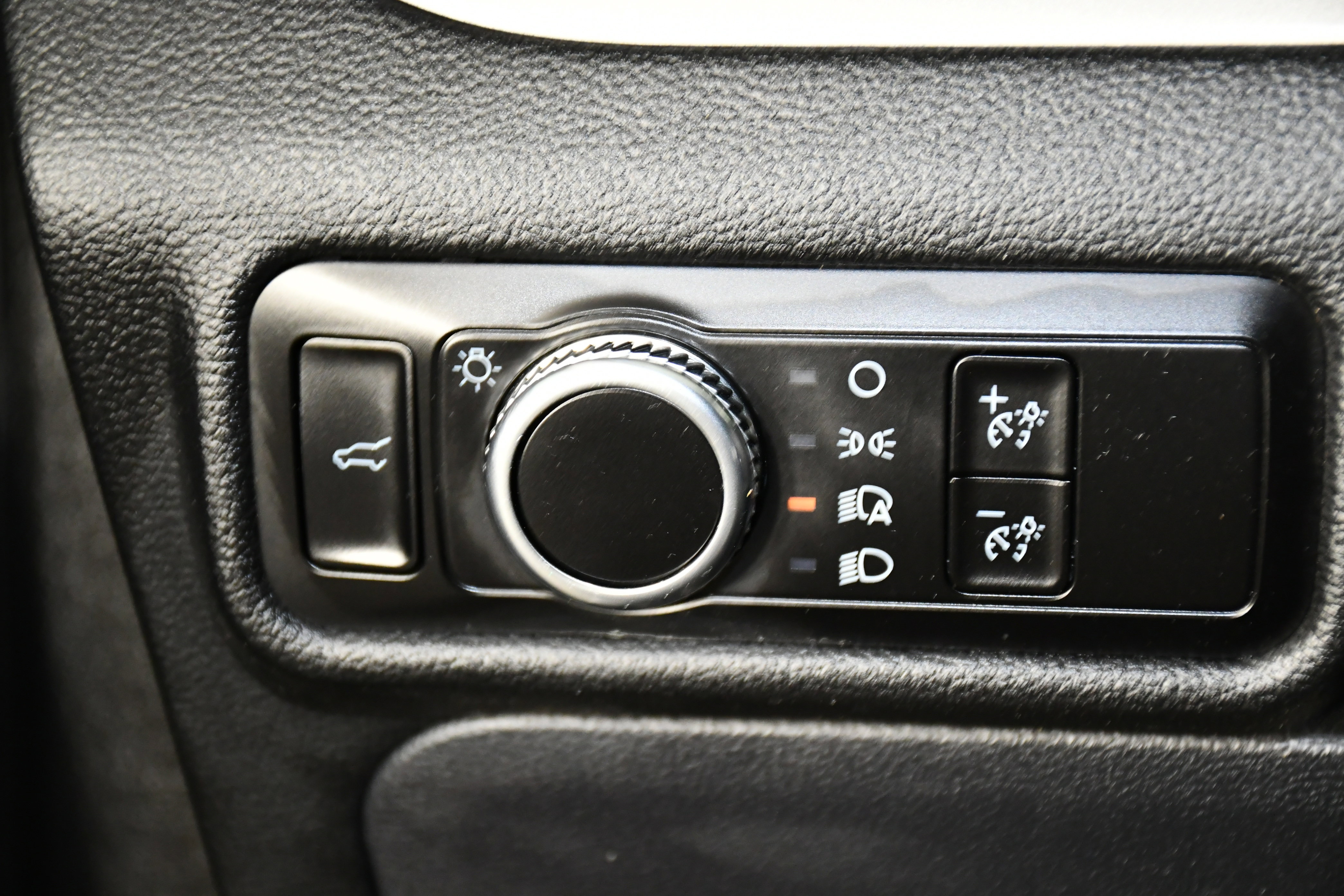 Used 2023 Ford Explorer XLT image 34
