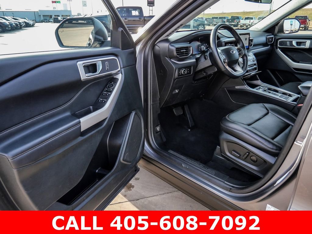 Used 2024 Ford Explorer XLT w/ Equipment Group 202A RWD image 28