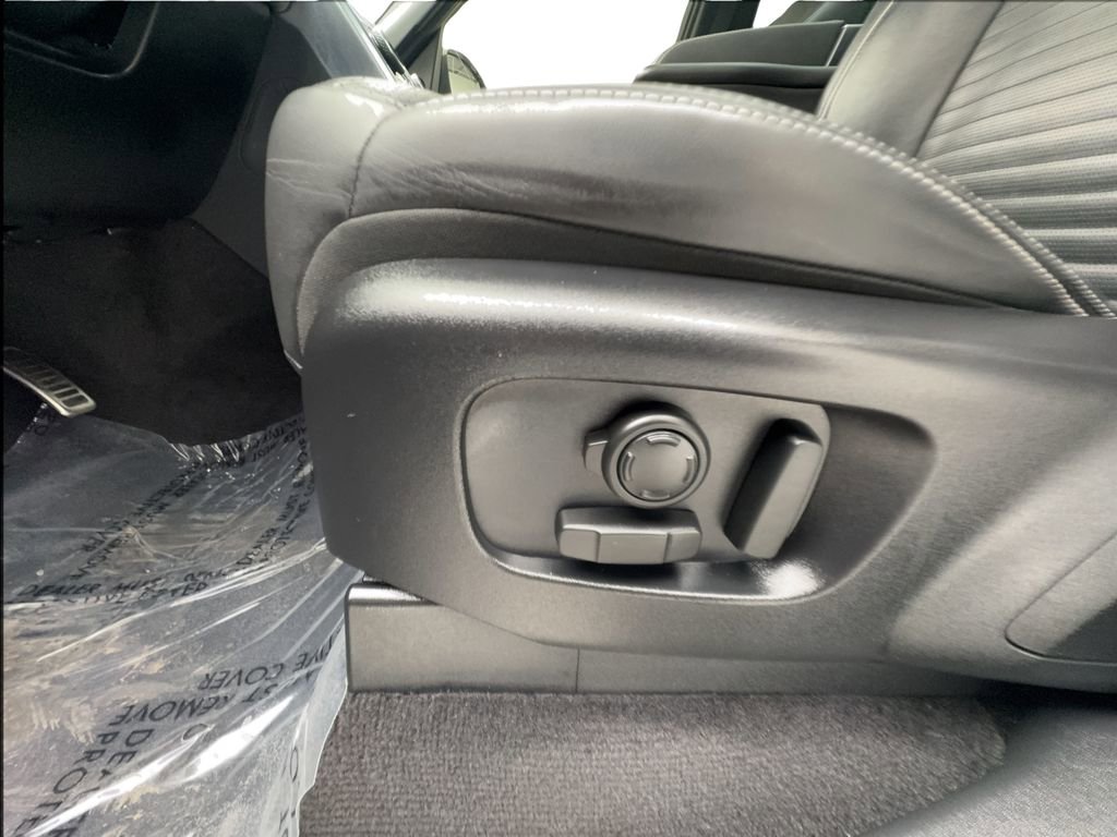 Used 2023 Land Rover Discovery HSE R-Dynamic image 19