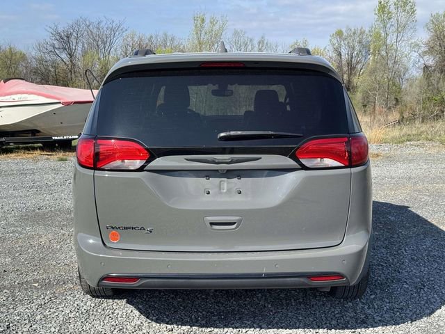 Used 2020 Chrysler Pacifica Touring-L Plus image 25
