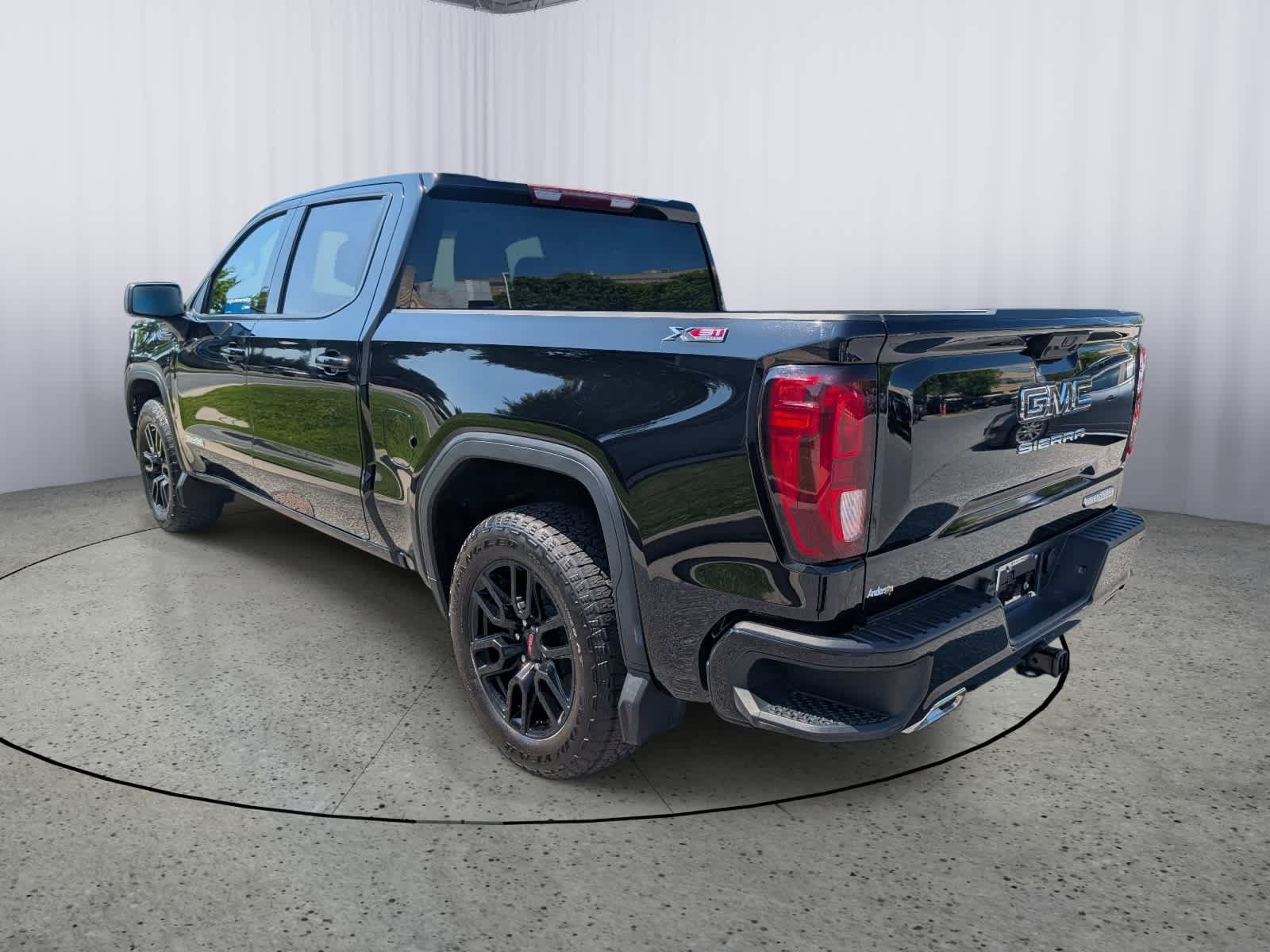 Used 2024 GMC Sierra 1500 Elevation AWD/4WD image 4