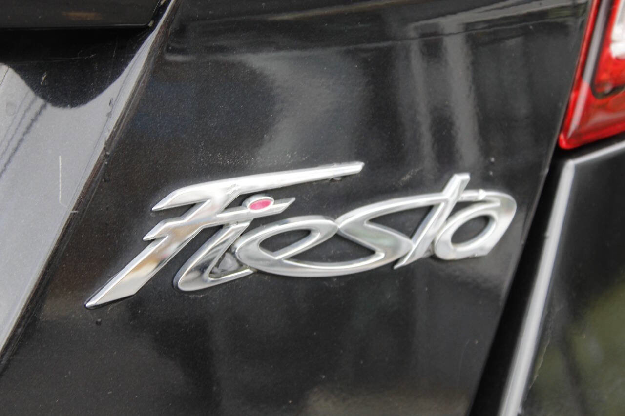 Used 2015 Ford Fiesta SE image 25