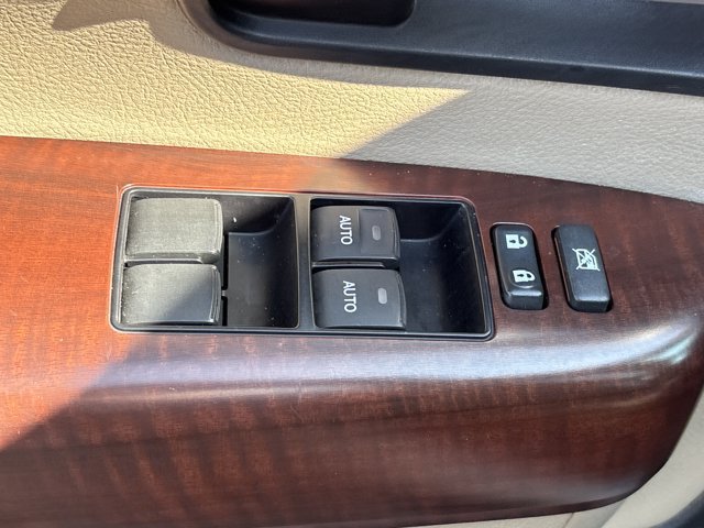 Used 2013 Toyota Sequoia Platinum AWD/4WD image 30