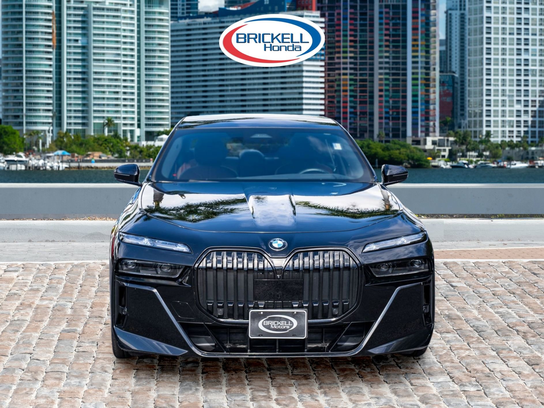 Used 2023 BMW 740i w/ Executive Package image 2