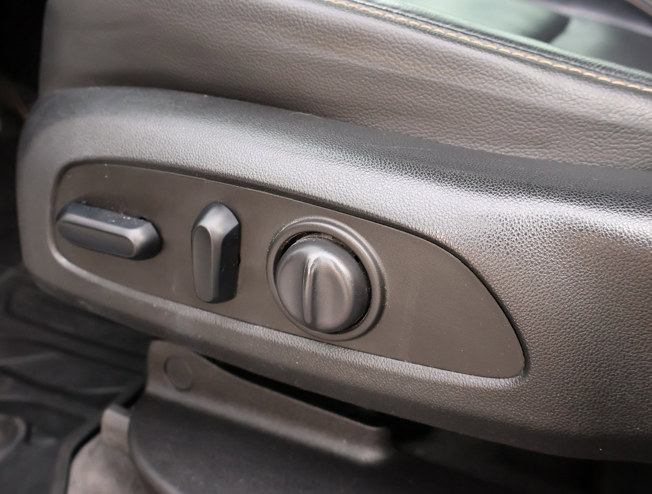 Used 2020 Chevrolet Traverse Premier w/ Redline Edition image 12