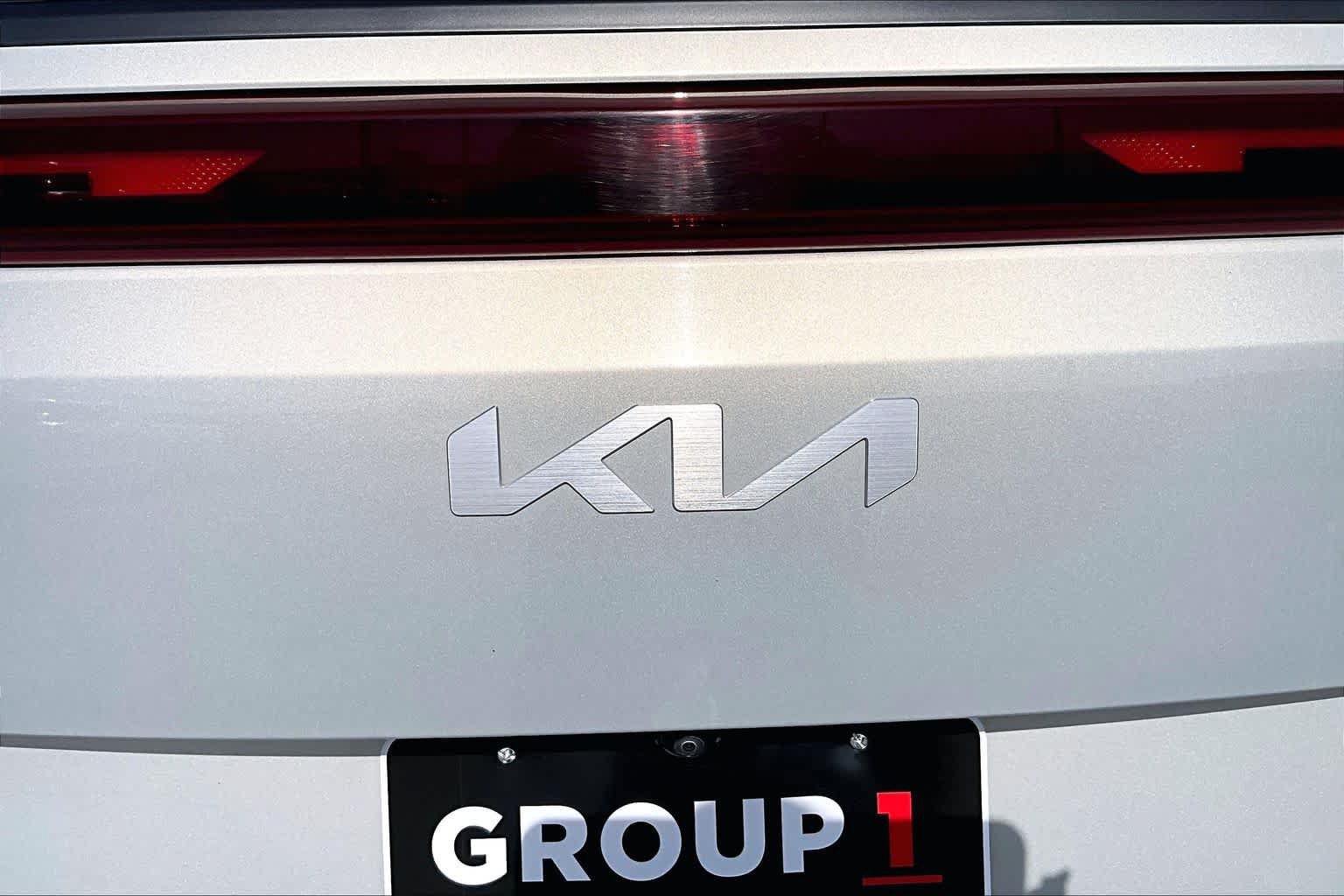 Certified 2025 Kia Carnival SX Prestige FWD image 10