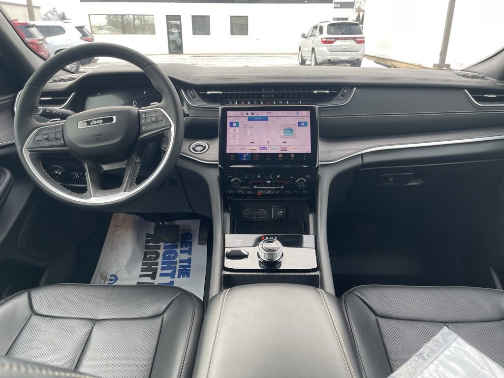 Used 2024 Jeep Grand Cherokee Limited w/ Luxury Tech Group II image 21