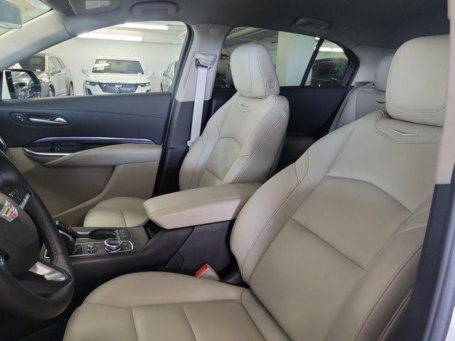 Certified 2022 Cadillac XT4 Luxury FWD image 11
