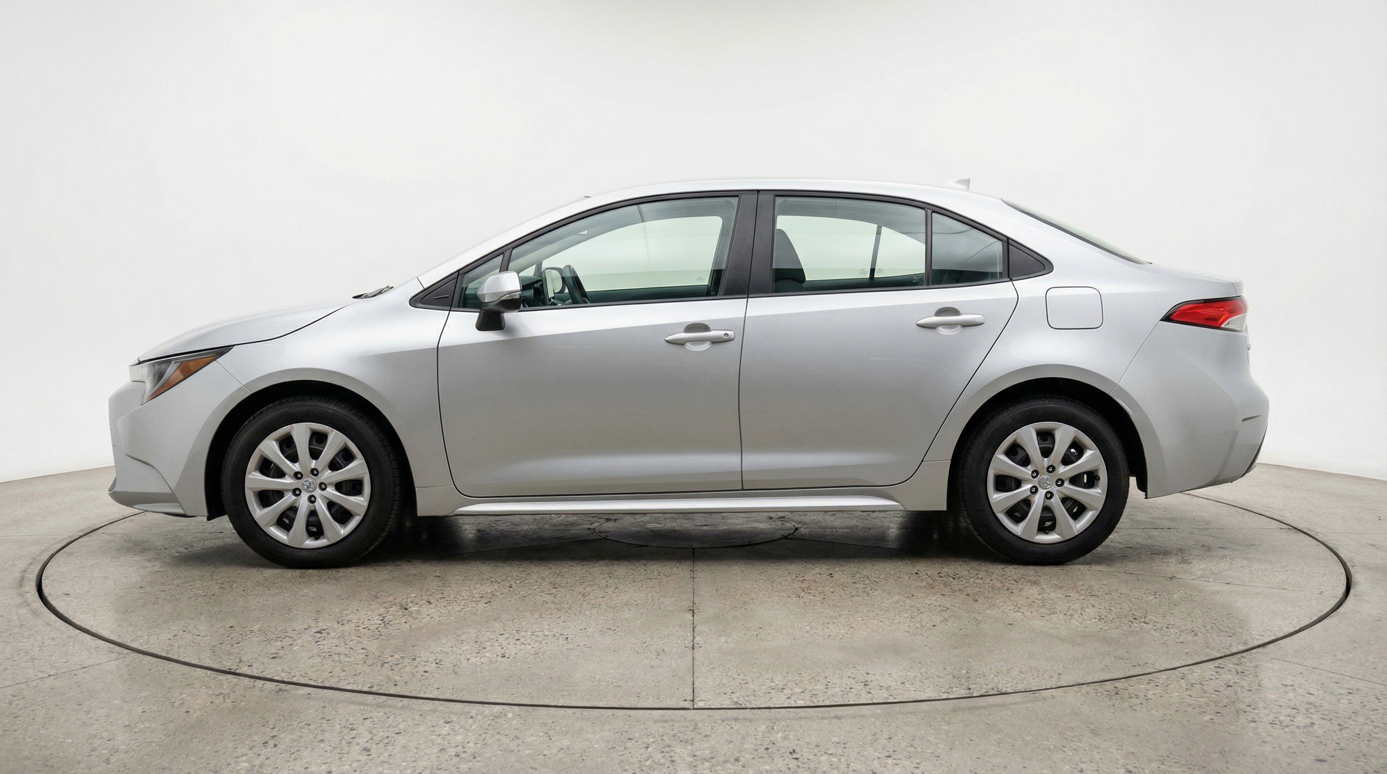 Used 2025 Toyota Corolla LE image 5