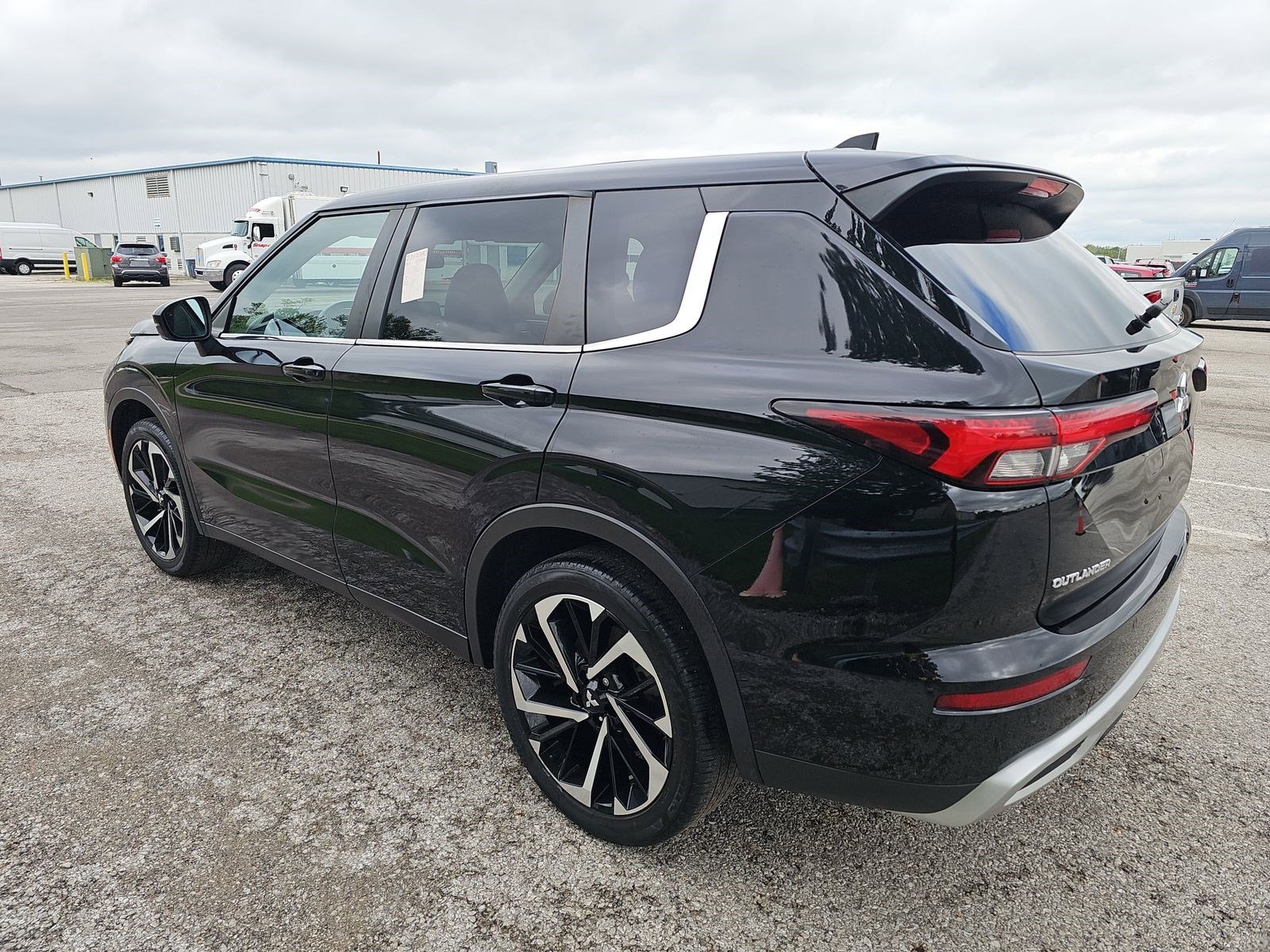 Used 2022 Mitsubishi Outlander SE AWD/4WD image 8