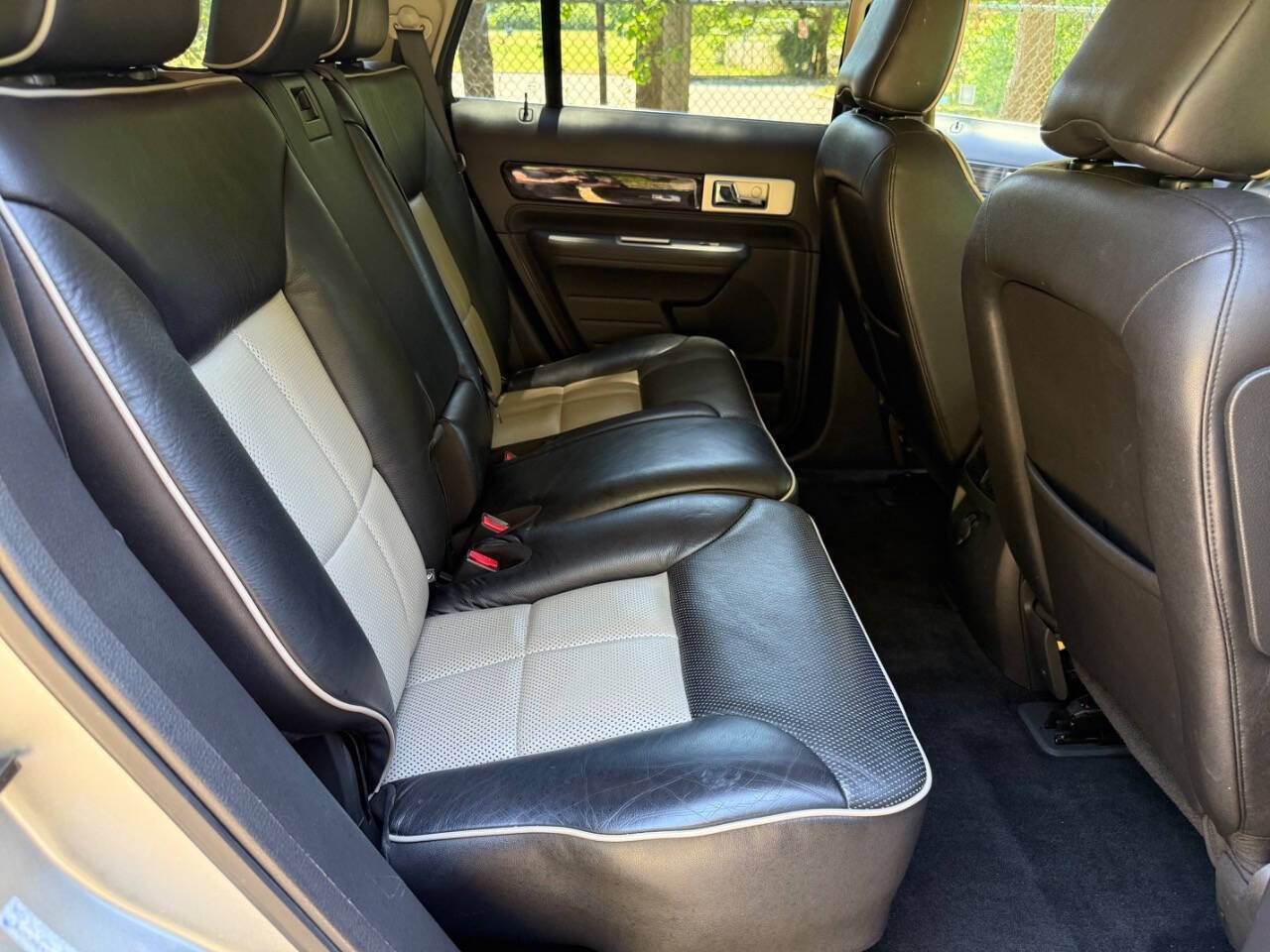Used 2009 Lincoln MKX AWD image 17