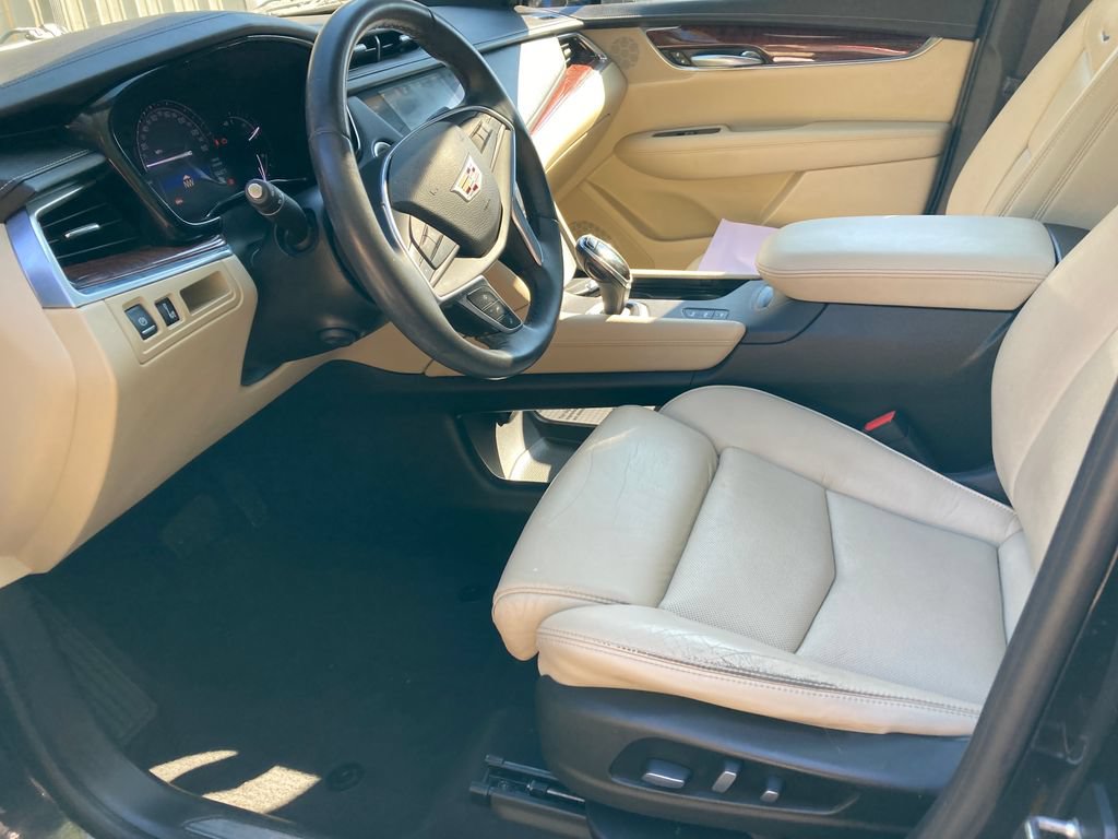 Used 2017 Cadillac XT5 Luxury w/ Driver Awareness Package AWD/4WD image 12