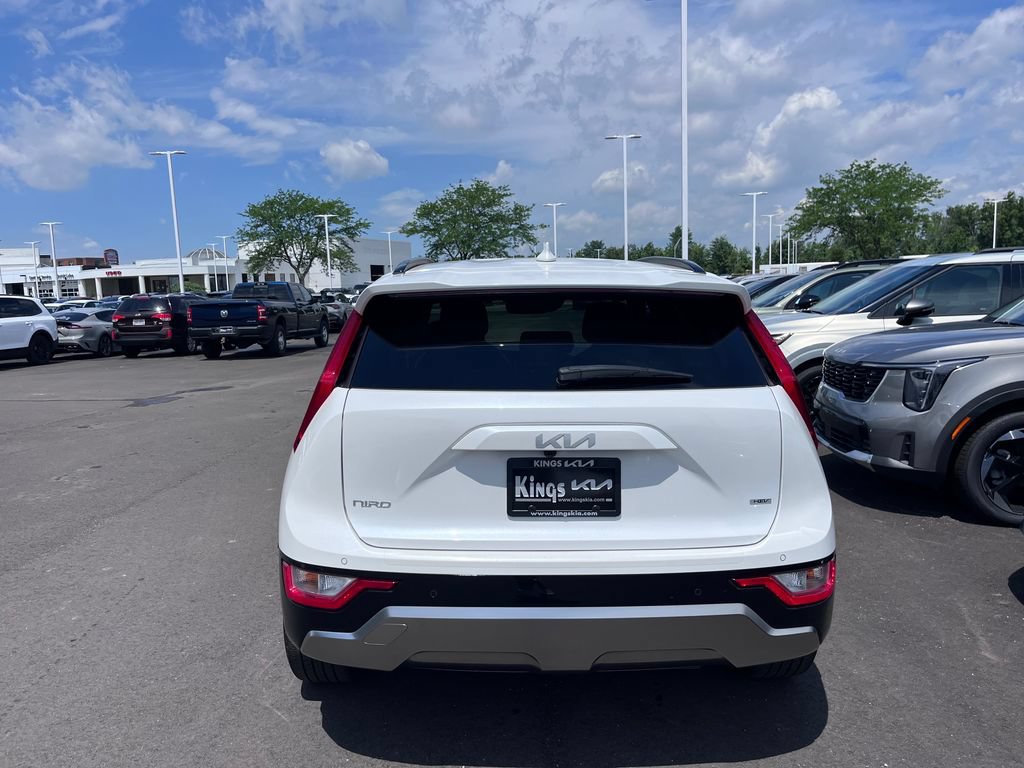 Certified 2024 Kia Niro EX Touring FWD image 5