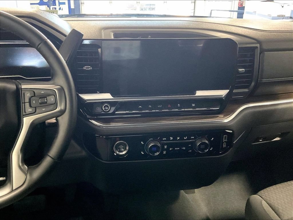 Used 2023 Chevrolet Silverado 1500 LT AWD/4WD image 18