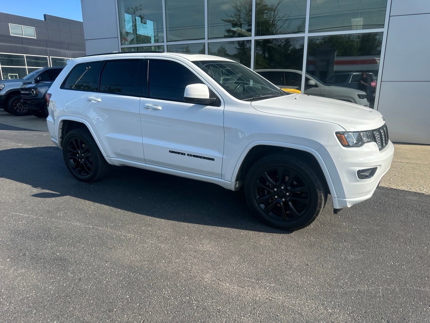 Used 2019 Jeep Grand Cherokee Altitude AWD/4WD image 1