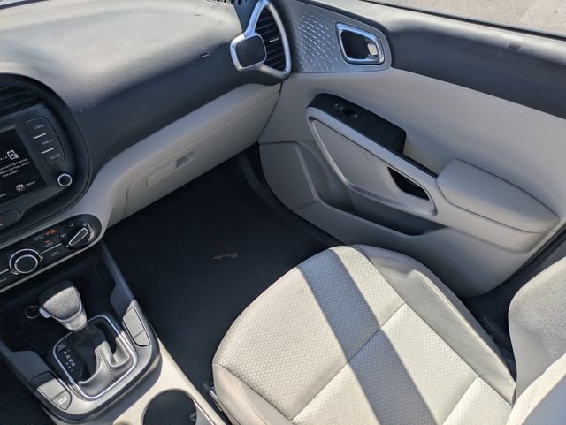 Used 2025 Kia Soul LX image 16