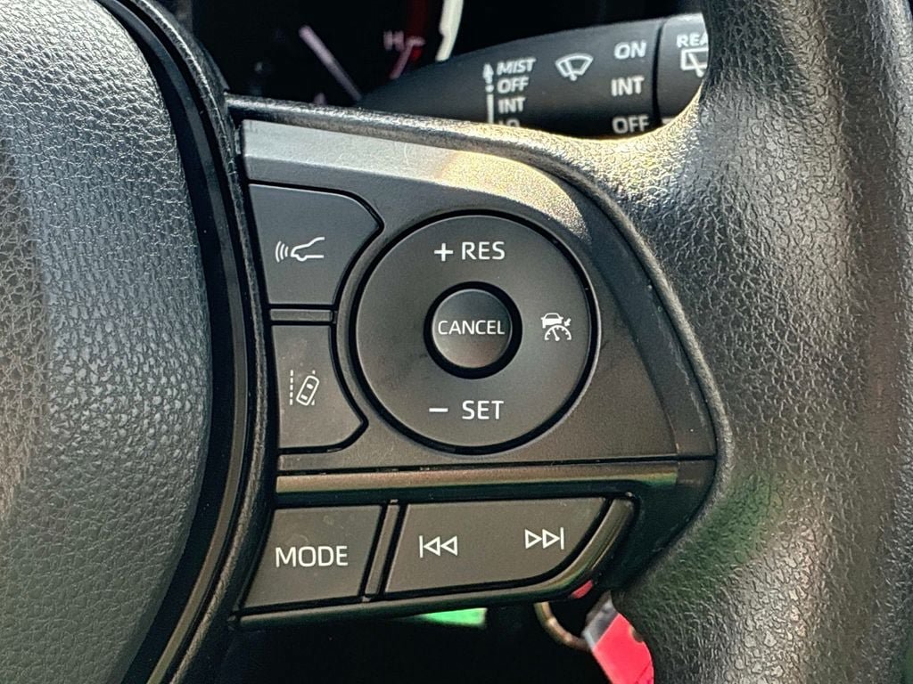 Used 2024 Toyota RAV4 LE AWD/4WD image 24