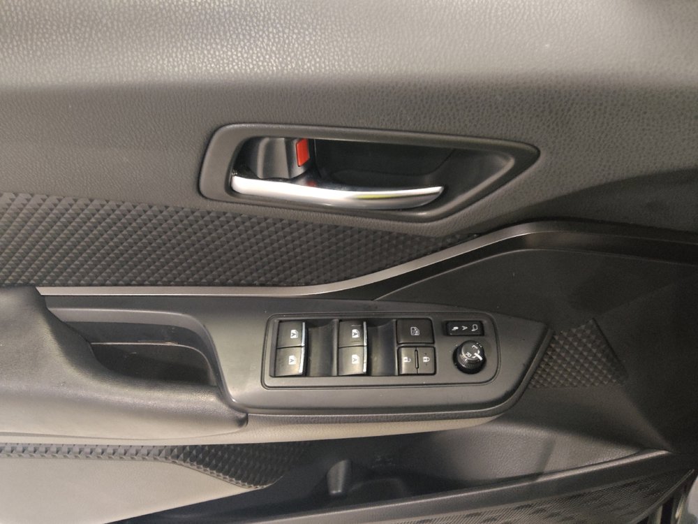 Used 2018 Toyota C-HR XLE image 27