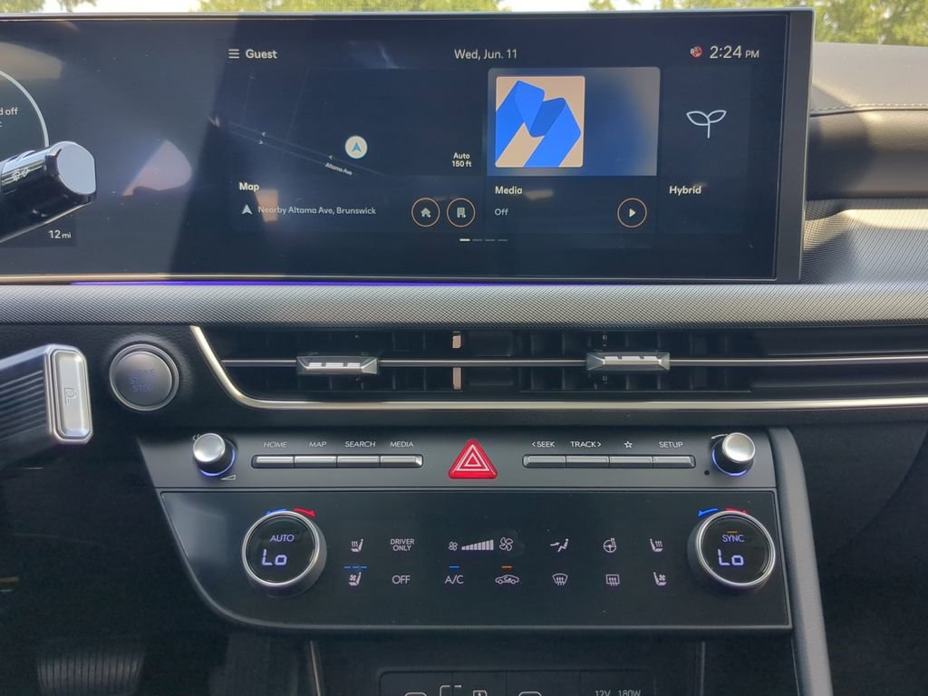 New 2025 Hyundai Sonata Limited image 9