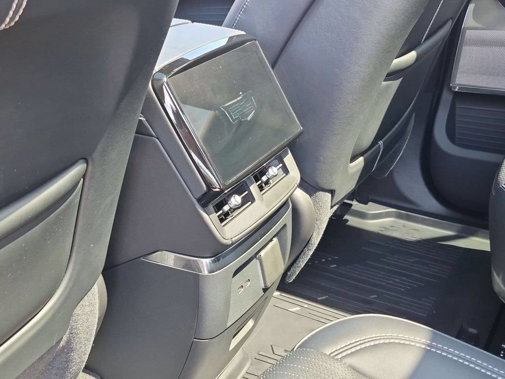 Certified 2026 Cadillac Vistiq Luxury w/ LPO, Floor Liner Package AWD/4WD image 19