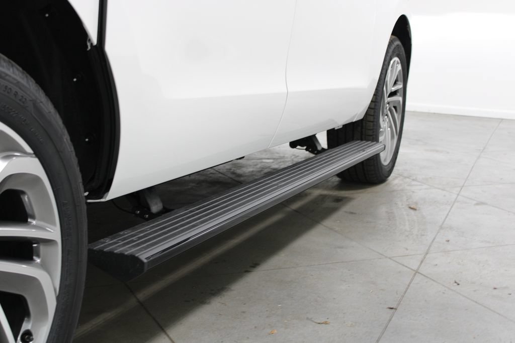 New 2026 Lincoln Navigator L Reserve AWD/4WD image 13