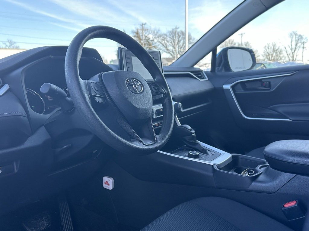 Used 2021 Toyota RAV4 LE image 8