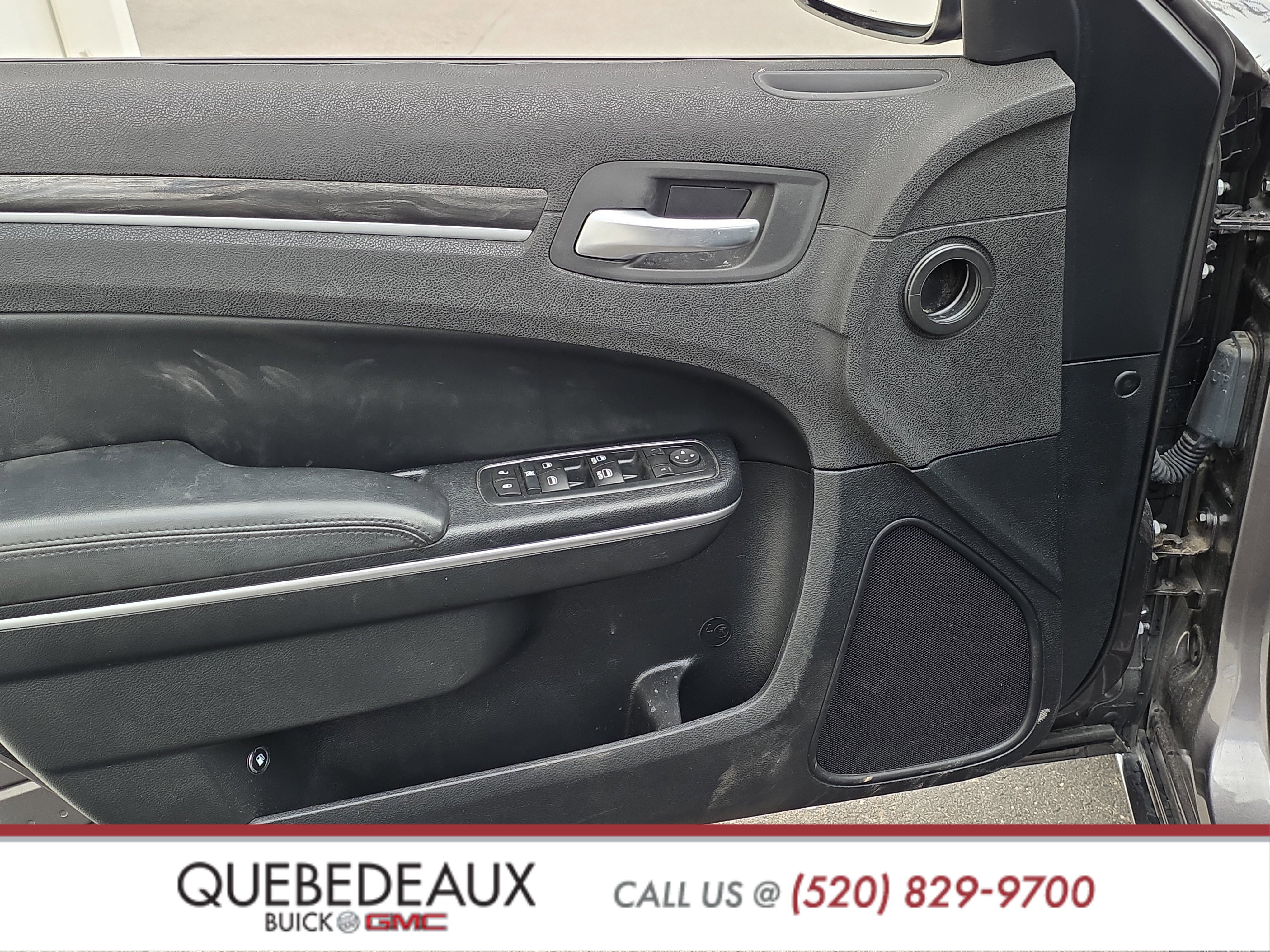 Used 2017 Chrysler 300 Limited image 9