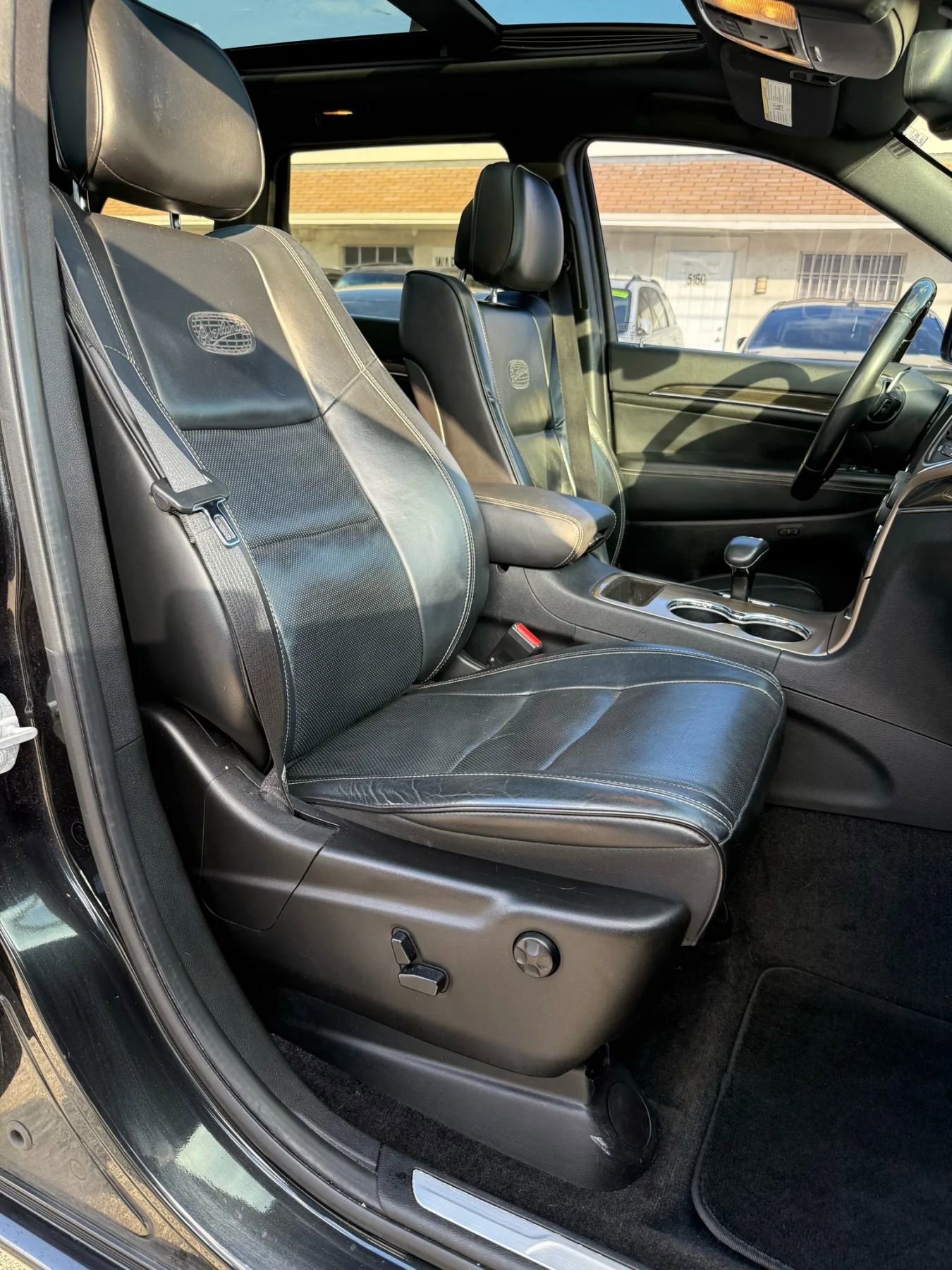 Used 2015 Jeep Grand Cherokee Overland w/ Trailer Tow Group IV image 30