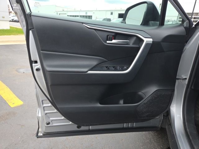 Used 2025 Toyota RAV4 XLE AWD/4WD image 10