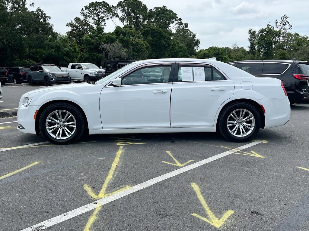 Used 2019 Chrysler 300 Touring w/ Driver Convenience Group RWD image 4