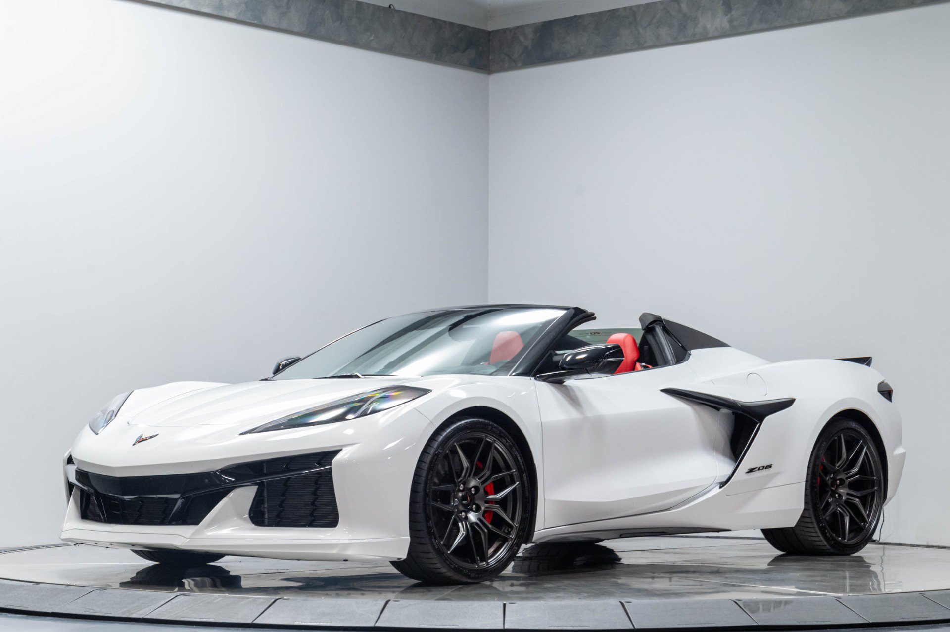 Used 2023 Chevrolet Corvette Z06 RWD image 2