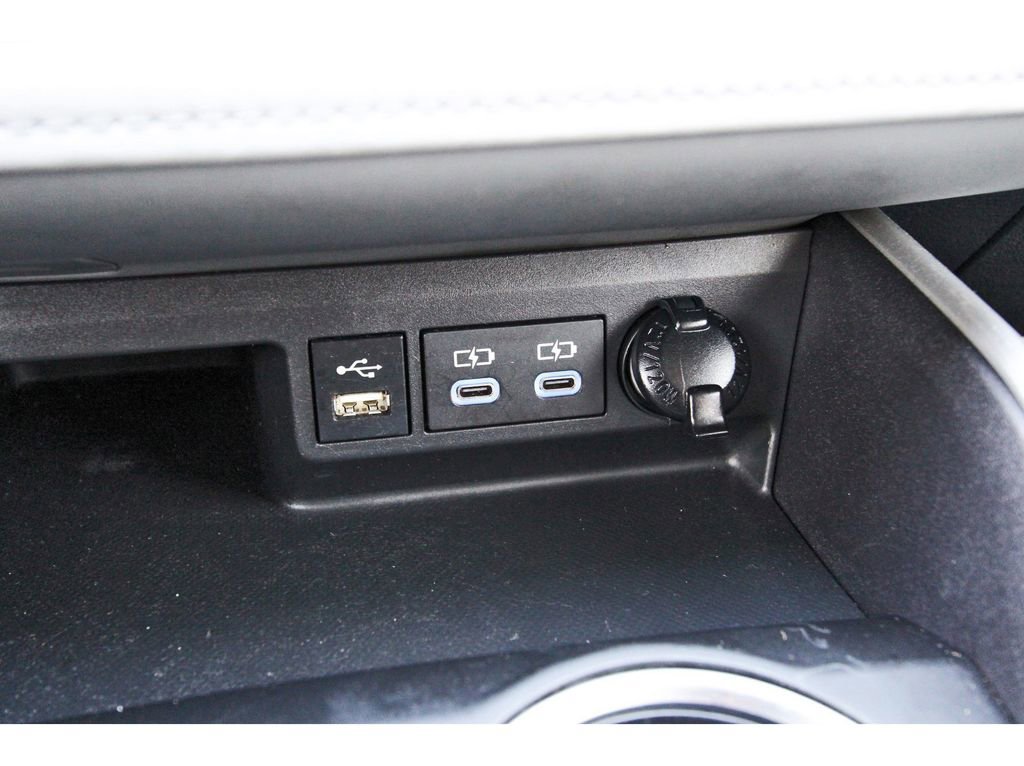 Used 2022 Toyota Highlander L image 29