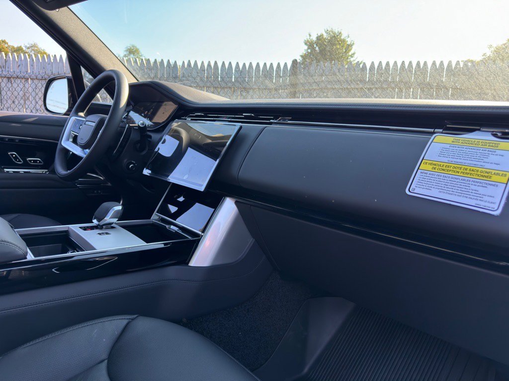 New 2025 Land Rover Range Rover SE image 21