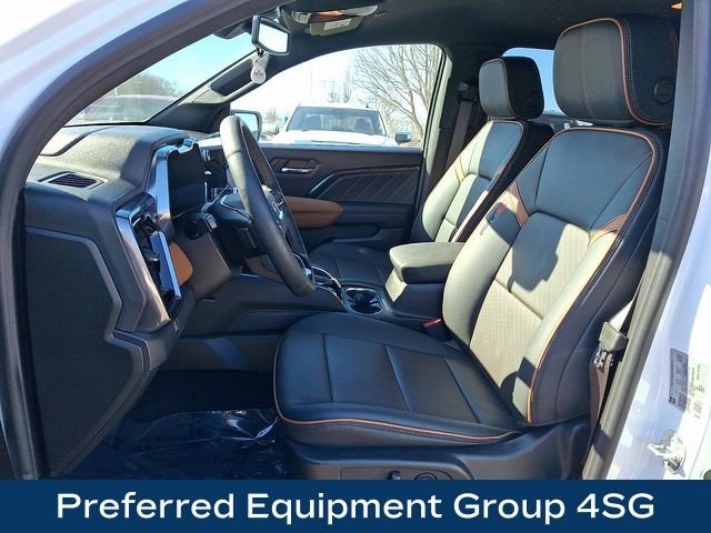 Used 2025 GMC Canyon AT4 w/ AT4 Premium Package AWD/4WD image 2