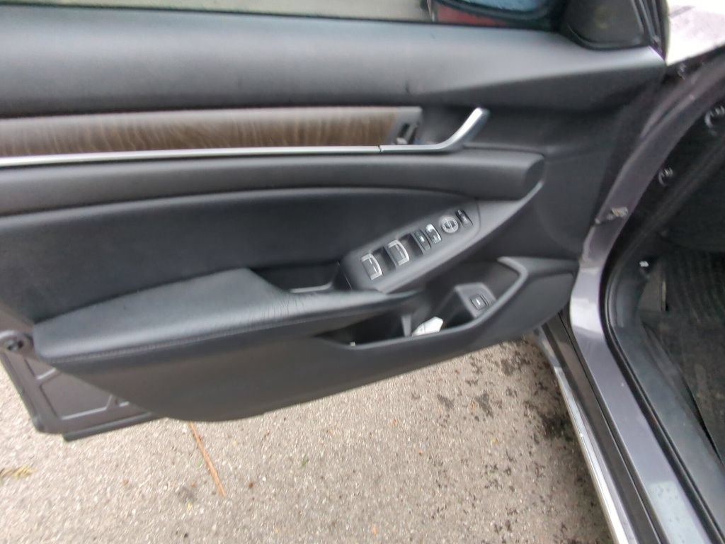 Used 2018 Honda Accord EX image 8