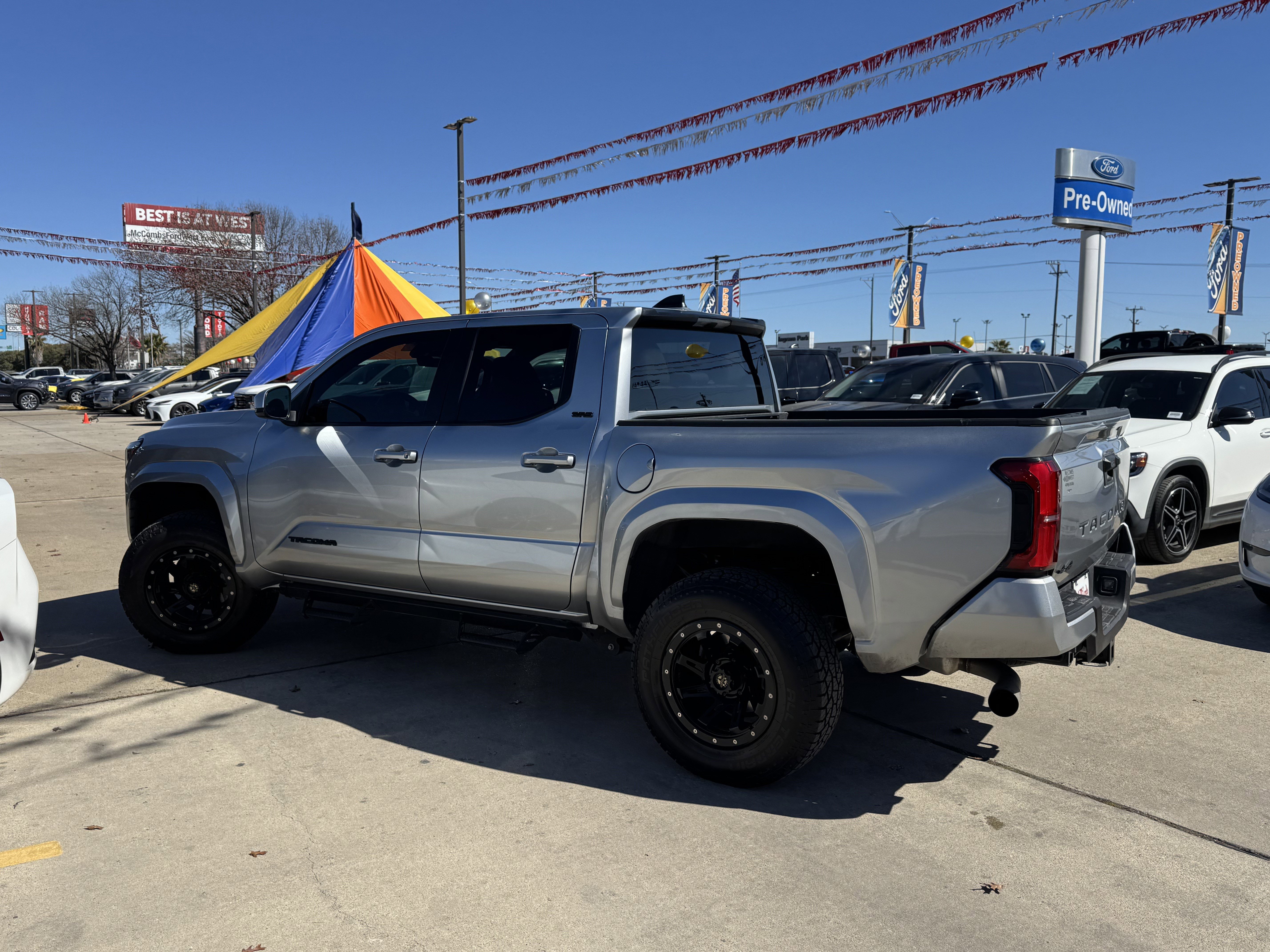 Used 2025 Toyota Tacoma Limited image 9