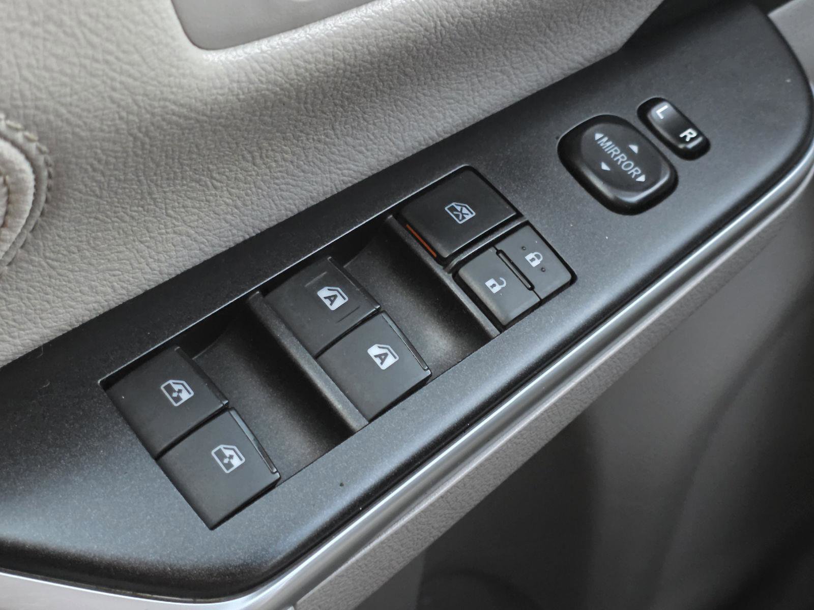 Used 2017 Toyota Camry XLE image 9