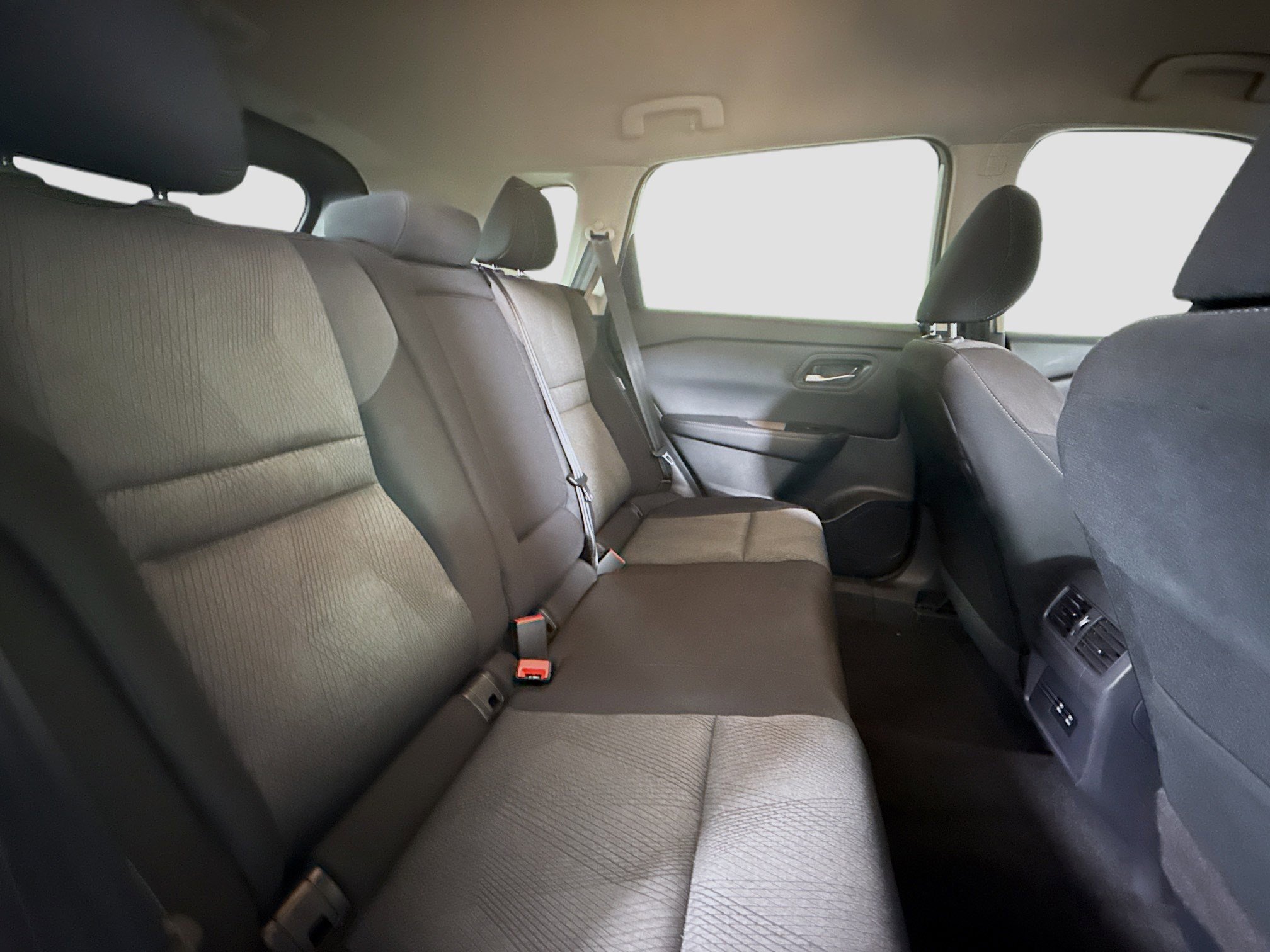 Used 2025 Nissan Rogue SV image 27