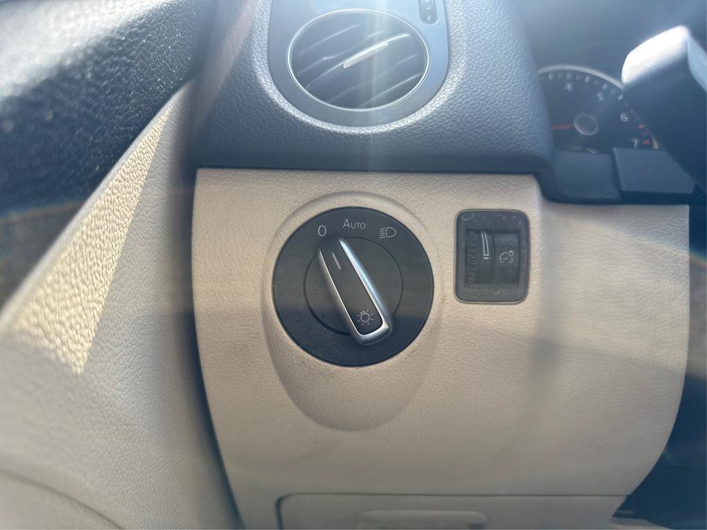 Used 2017 Volkswagen Tiguan S FWD image 18