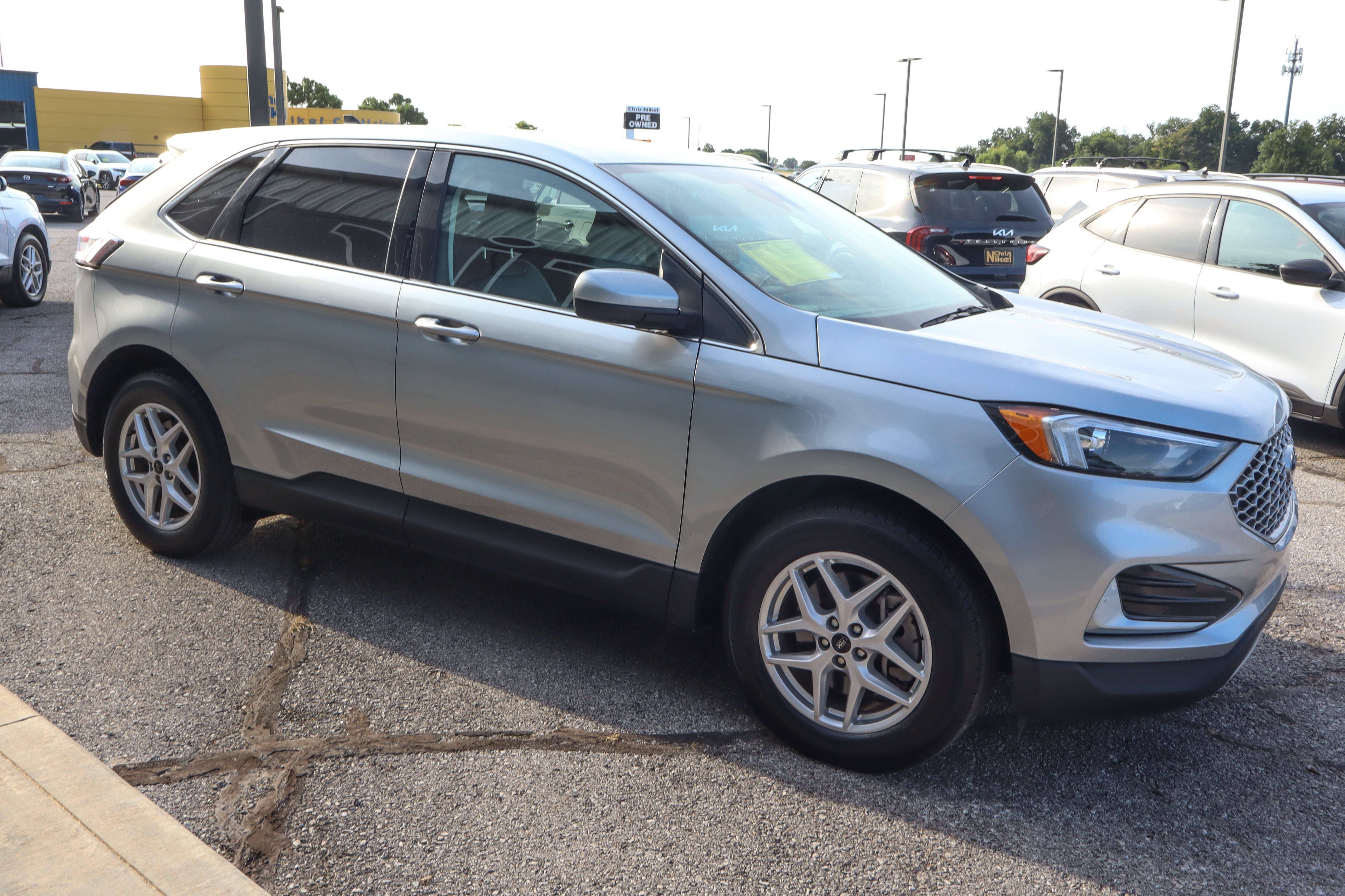 Used 2024 Ford Edge SEL AWD/4WD image 3