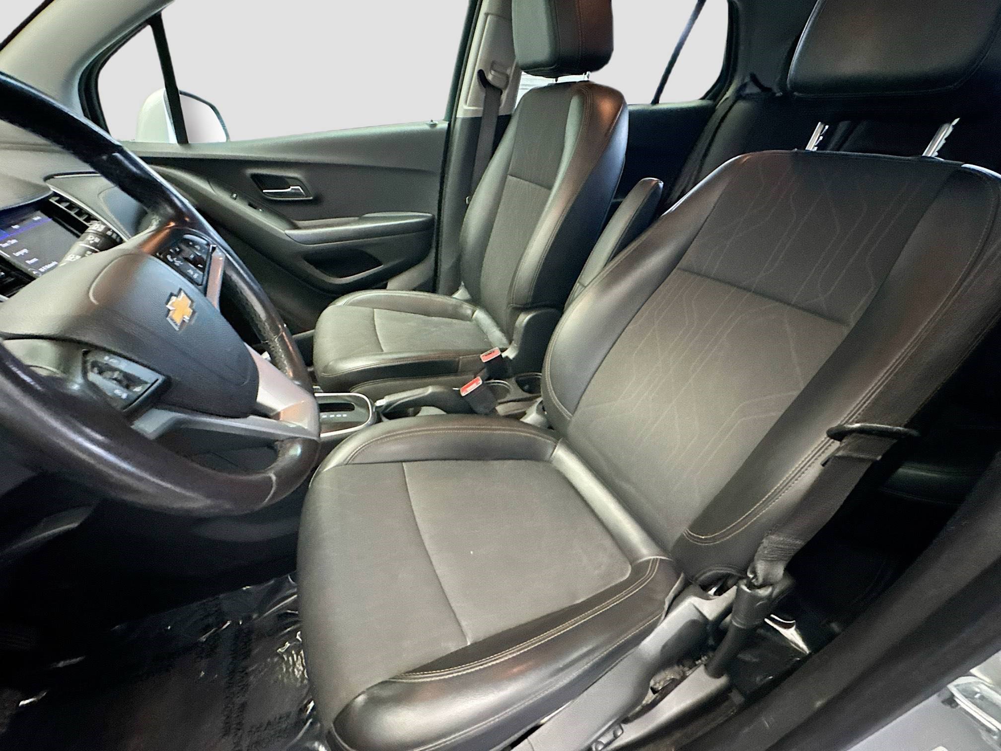 Used 2021 Chevrolet Trax LT w/ Driver Confidence Package image 11