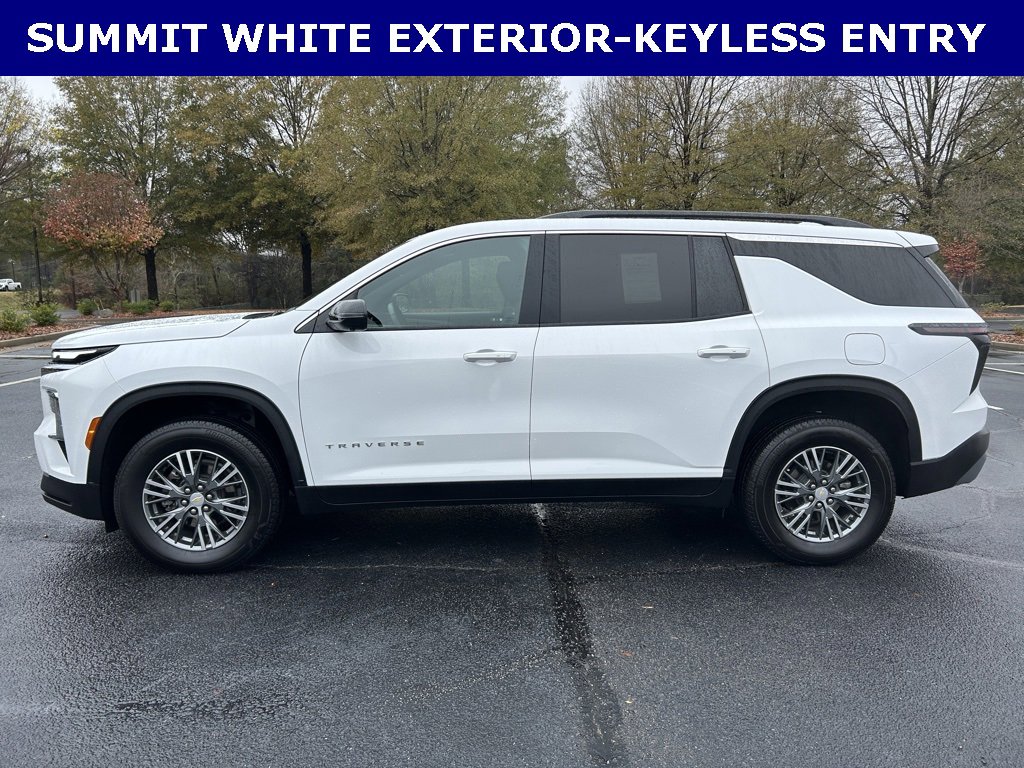 Used 2024 Chevrolet Traverse LT image 11