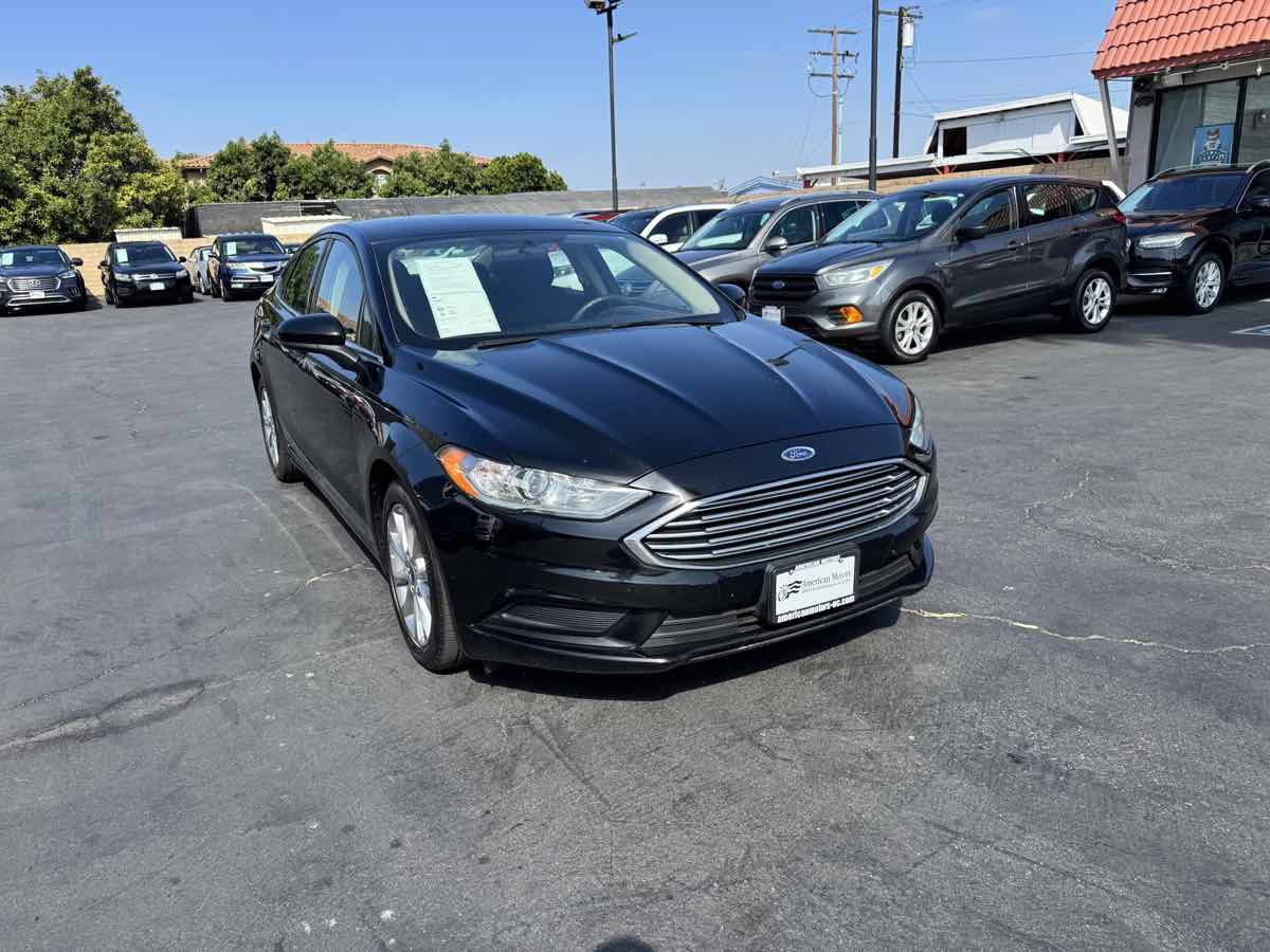 Used 2017 Ford Fusion SE w/ Fusion SE Technology Package FWD image 9