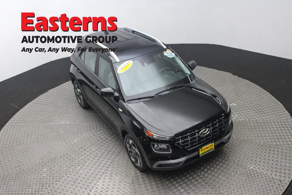 Used 2022 Hyundai Venue SEL image 3