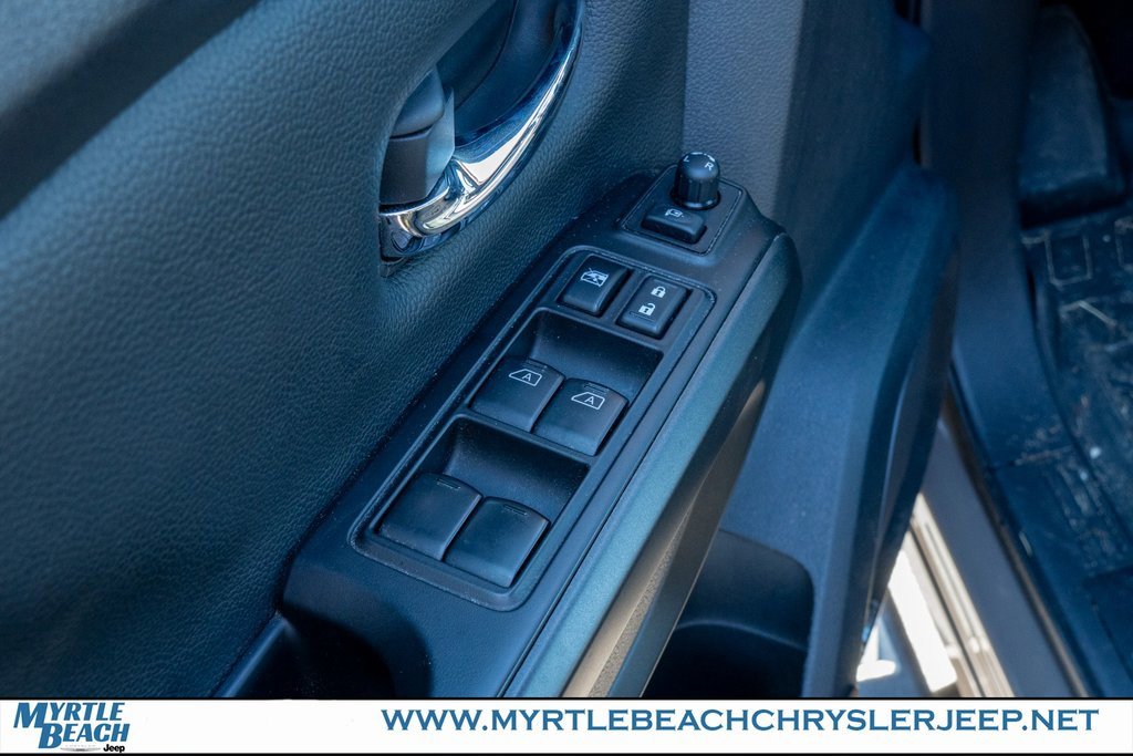 Used 2023 Nissan Titan PRO-4X w/ Pro-4x Convenience Package image 16