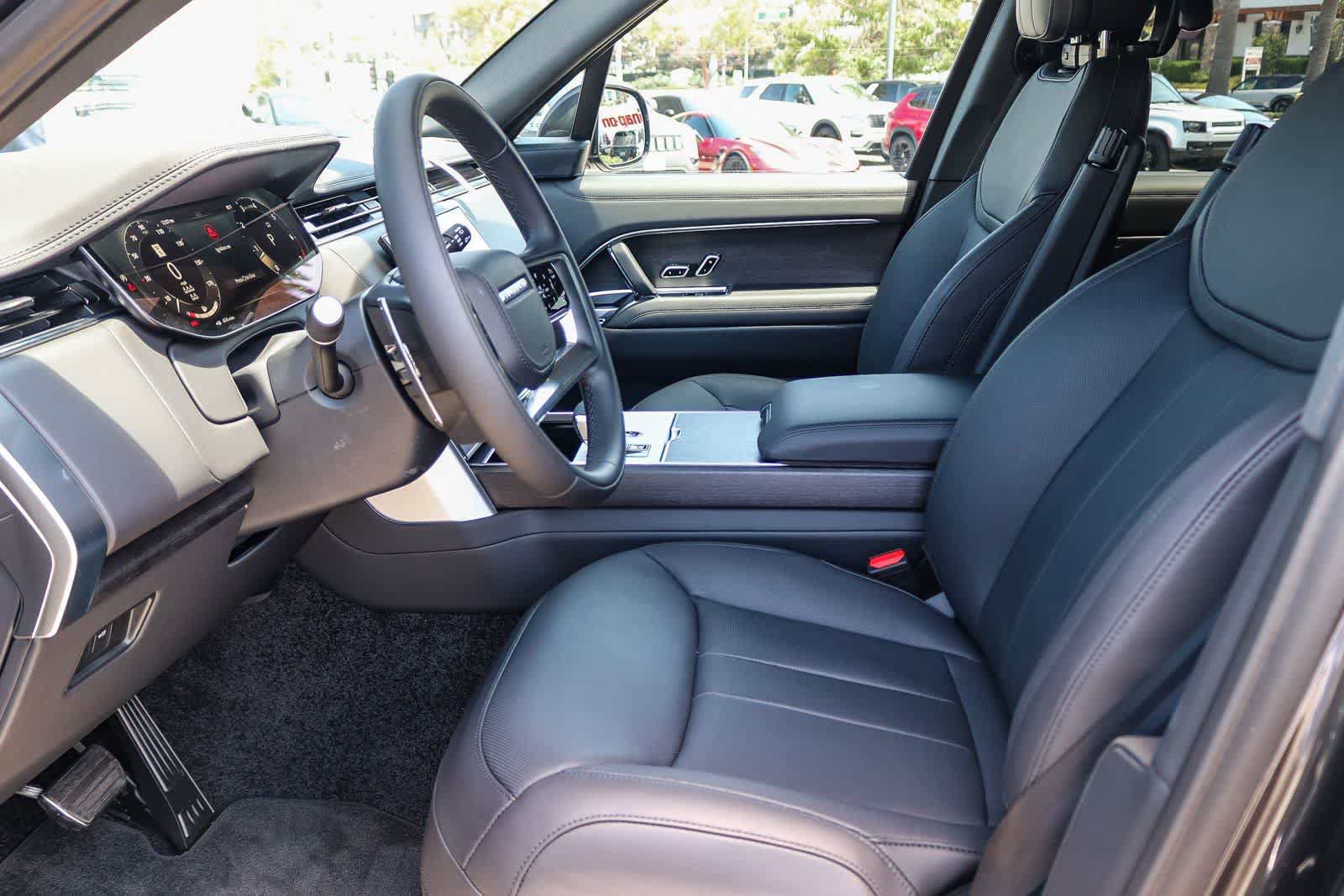 New 2026 Land Rover Range Rover Long Wheelbase SE AWD/4WD image 9