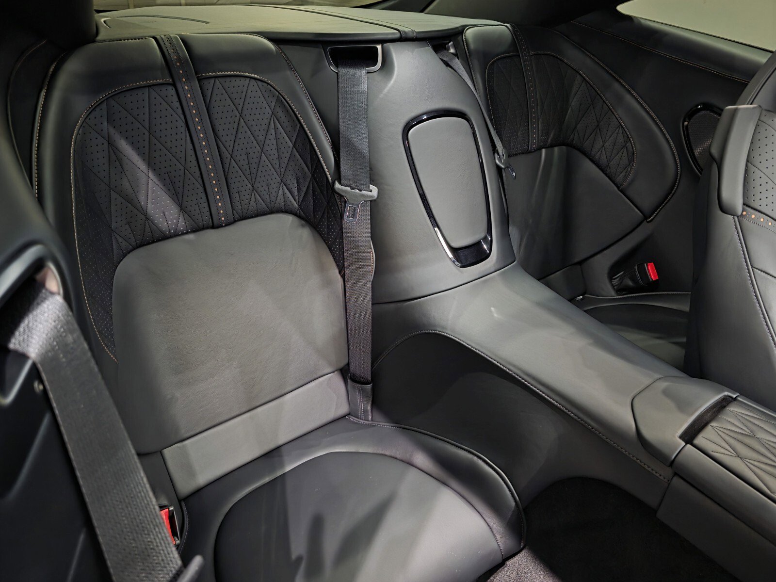 Used 2025 Aston Martin DB12 Coupe image 20