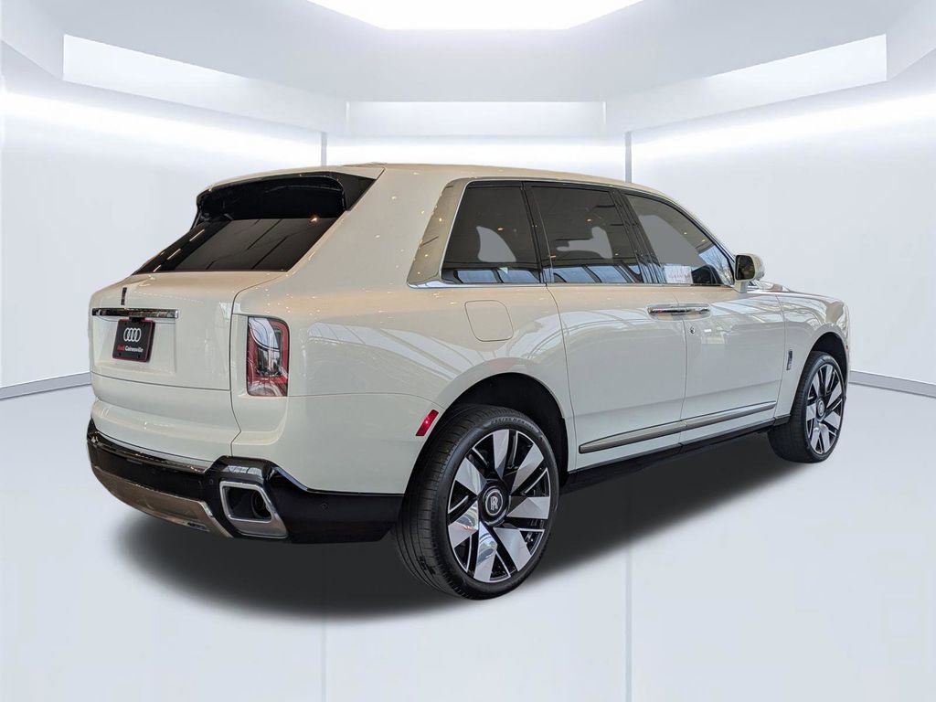 Used 2025 Rolls-Royce Cullinan AWD/4WD image 2