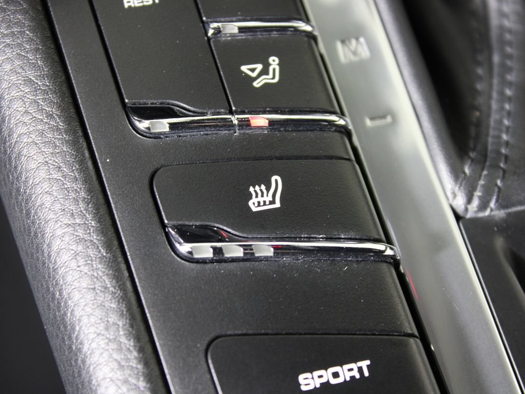 Certified 2021 Porsche Macan AWD/4WD image 32